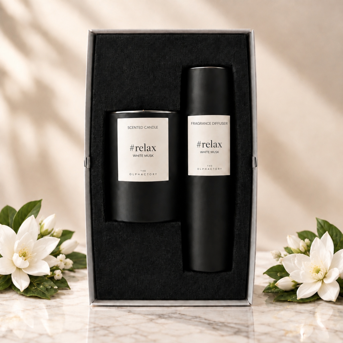 The Olphactory | Scent & Glow White Musk | Geurkaars | Geurstokjes | Gastendoekje